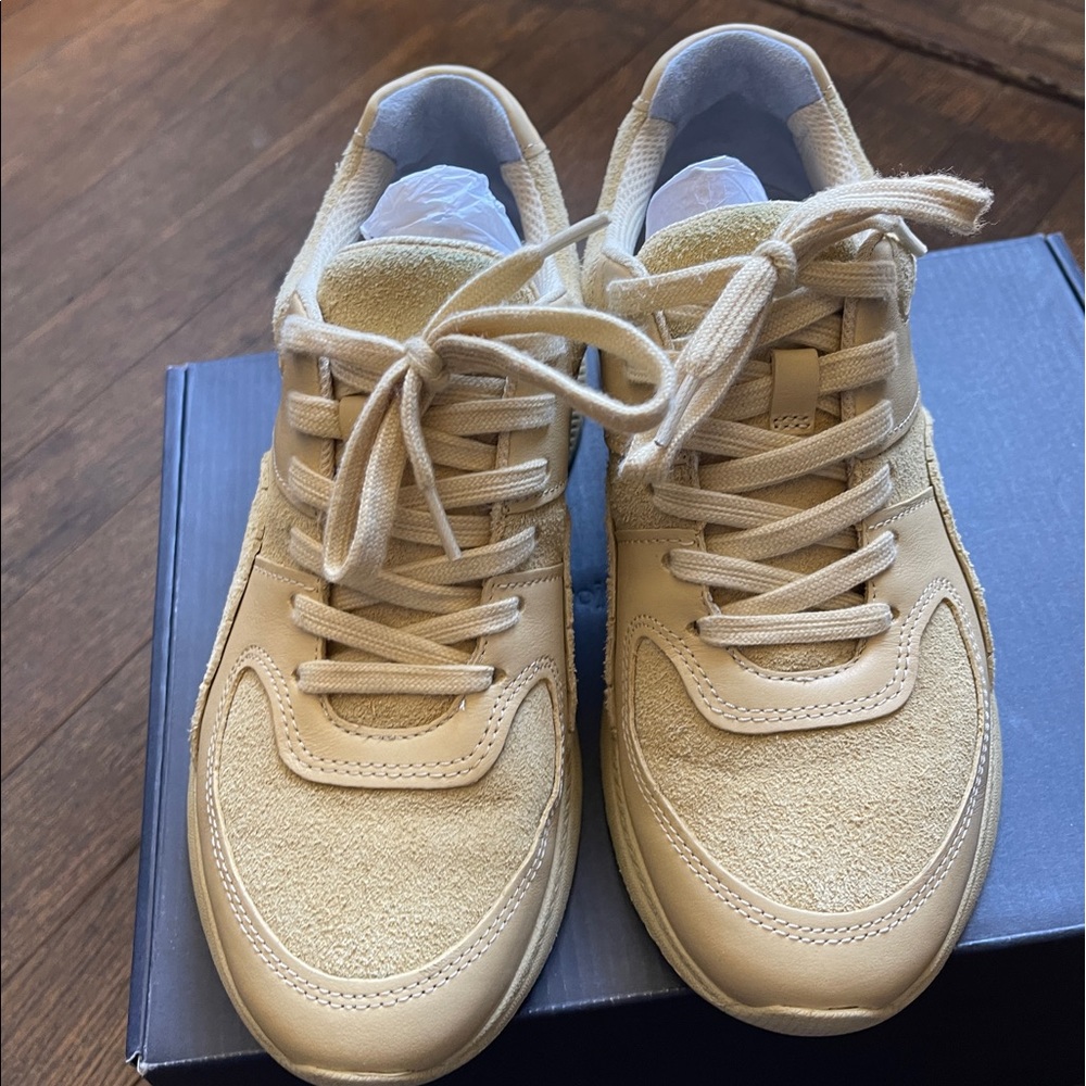 Everlane tread sneakers!